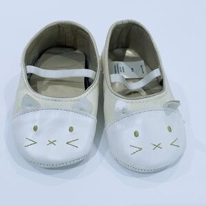 Baby shoes bunny size 6 to 9 months or possibly size 3 shoe